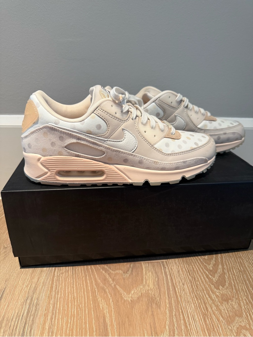 Nike Air Max 90 Shimmer Polka Dot Sand 
NEW with box 
Men’s 11